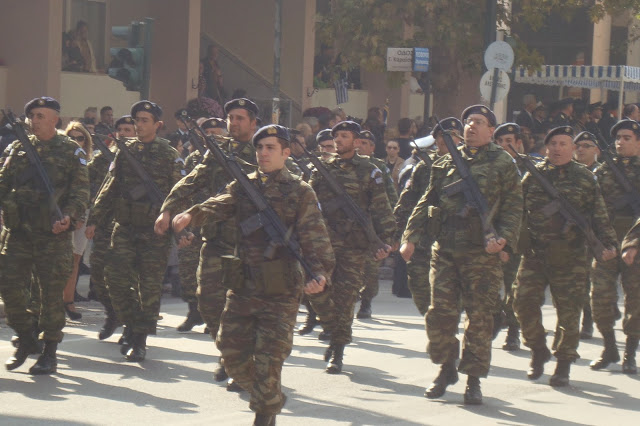 Φωτό από την στρατιωτική παρέλαση στην Αλεξανδρούπολη - Φωτογραφία 32