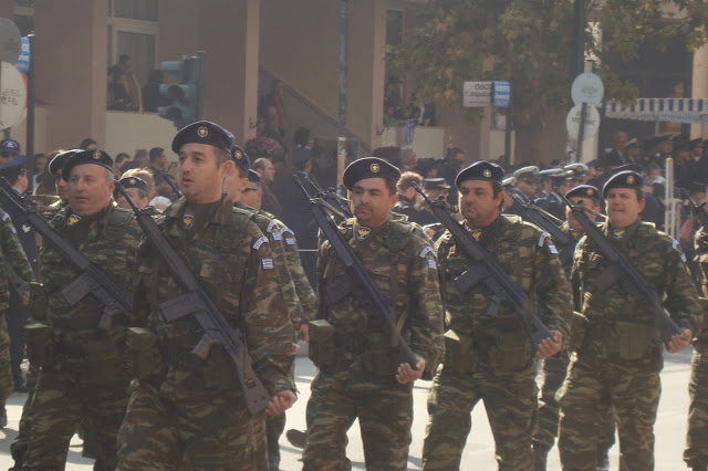 Φωτό από την στρατιωτική παρέλαση στην Αλεξανδρούπολη - Φωτογραφία 33