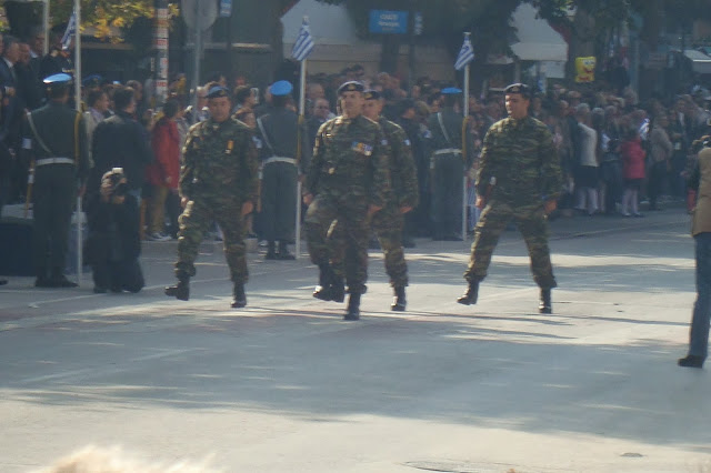 Φωτό από την στρατιωτική παρέλαση στην Αλεξανδρούπολη - Φωτογραφία 4