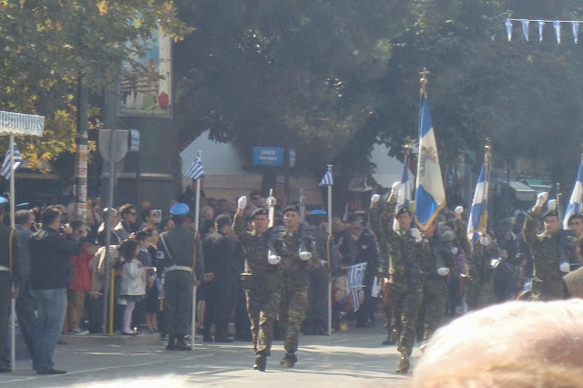 Φωτό από την στρατιωτική παρέλαση στην Αλεξανδρούπολη - Φωτογραφία 5