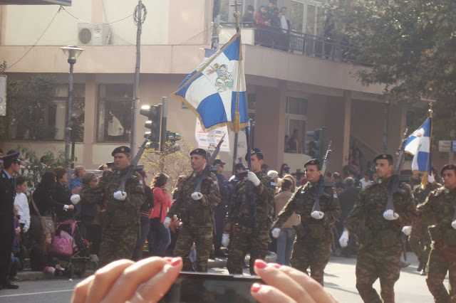 Φωτό από την στρατιωτική παρέλαση στην Αλεξανδρούπολη - Φωτογραφία 8