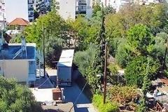 Πάτρα: Εδώ και 3 μέρες νταλίκα έχει κλείσει δρόμο στην Αγυιά!