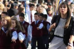 Κάτι τρέχει με τις δασκάλες: 12ποντα, τρελές εμφανίσεις και κέφια στην παρέλαση φέτος