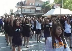 Παρέλαση στην Ιερισσό: Οι μαθητές είπαν το ΟΧΙ στα μεταλλεία χρυσού - Φωτογραφία 1