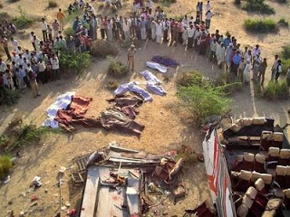Ινδία: Δεκάδες νεκροί από φωτιά σε λεωφορείο - Φωτογραφία 1