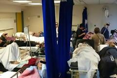 Εικόνες ντροπής στον Ευαγγελισμό - Σοκάρει η εικόνα των ασθενών