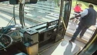 ΗΠΑ: Οδηγός λεωφορείου σώζει γυναίκα λίγο πριν αυτοκτονήσει - Φωτογραφία 1