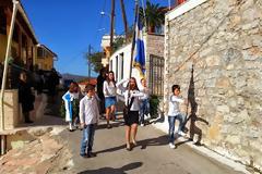 Τραχήλι: Είδαν τα παιδάκια και ένα δάκρυ κύλησε στα μάτια τους!