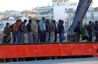 Σύλληψη 22 παράνομων μεταναστών στη Μυτιλήνη - Φωτογραφία 1