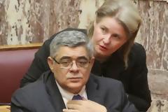 Μιχαλολιάκος και Ζαρούλια με τα μαγιό τους κάνουν βουτιές στην λίμνη της Βουλιαγμένης - Δείτε φωτογραφίες
