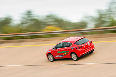 Opel Astra - Το παγκοσμίως ταχύτερο diesel μαζικής παραγωγής - Δύο Astra στο κυνήγι 18 νέων ρεκόρ σε μία διαδρομή υψηλών ταχυτήτων - Φωτογραφία 2