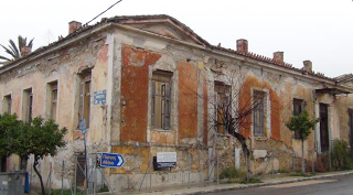 Τα ερείπια της πολιτικής ζωής του τόπου στο κτίριο της ΕΤΕ Κυπαρισσίας - Φωτογραφία 1