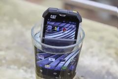 Cat B15, Ανθεκτικό δίκαρτο smartphone από την Caterpillar