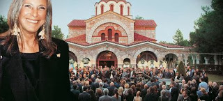 Το ύστατο «αντίο» στην Αννα Μπόμπολα - Οικογένεια, φίλοι και πολιτικοί στην κηδεία της συζύγου του μεγαλοεκδότη - Φωτογραφία 1