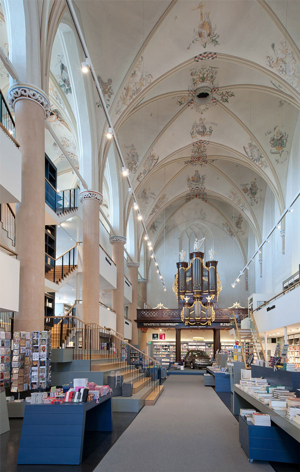 Καθεδρικός ναός έγινε εντυπωσιακό βιβλιοπωλείο - Φωτογραφία 4