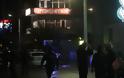 Δύο νεκροί από πυροβολισμούς στη Λ. Ηρακλείου έξω από τα γραφεία της Χρυσής Αυγής