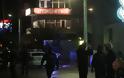 Δύο νεκροί από πυροβολισμούς στη Λ. Ηρακλείου έξω από τα γραφεία της Χρυσής Αυγής