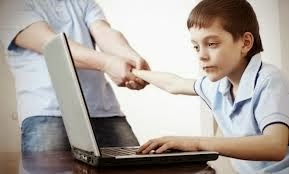Ποια τα συμπτώματα που έχει το παιδί, που πάσχει από εθισμό στο διαδίκτυο; Τι πρέπει να κάνετε για να το προφυλάξετε; - Φωτογραφία 1