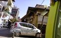 Παρκάρει όπου του κάνει κέφι στα Μανάβικα Τρικάλων - Φωτογραφία 1