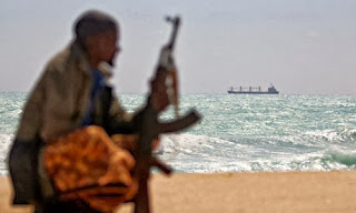 Tην παγκόσμια εγκληματική δραστηριότητα χρηματοδοτεί η πειρατεία πλοίων - Φωτογραφία 1