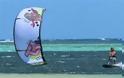Αίγιο: Περιπέτεια για δύο χειριστές kite surf