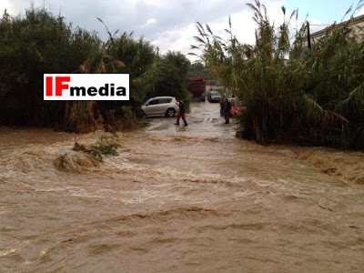 Ρόδος: Χείμαρρος παρέσυρε τα πάντα από Κρεμαστή έως το Τσαίρι . Εγκλωβισμένα αυτή τη στιγμή αυτοκίνητα - Φωτογραφία 3