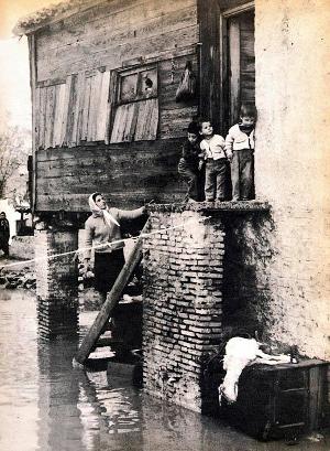 Η φονική πλημμύρα του 1961 στην Αθήνα - Φωτογραφία 2