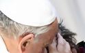 Το φιλί του Πάπα που συγκλόνισε τον κόσμο (ΦΩΤΟ) - Φωτογραφία 6