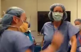Χορεύει στο χειρουργείο λίγο πριν τη διπλή…μαστεκτομή! [video] - Φωτογραφία 1