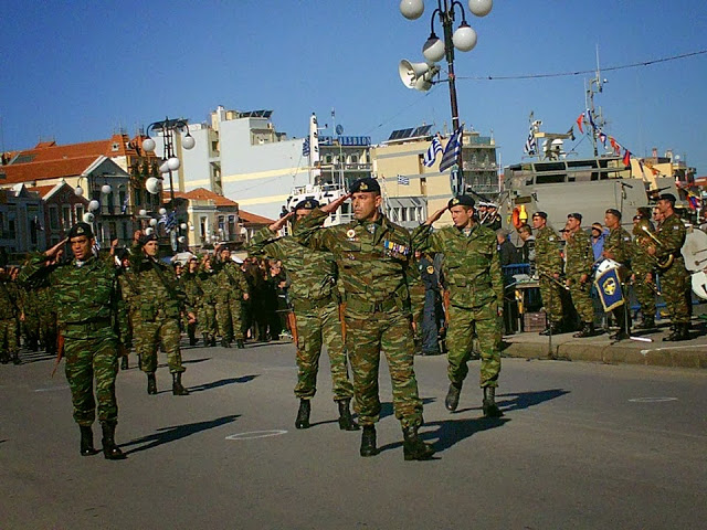 Νέες φωτό από τη στρατιωτική παρέλαση για την απελευθέρωση της Λέσβου - Φωτογραφία 2