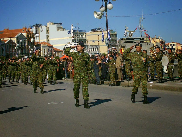 Νέες φωτό από τη στρατιωτική παρέλαση για την απελευθέρωση της Λέσβου - Φωτογραφία 6