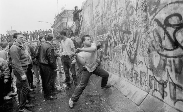 9 Νοεμβρίου 1989 - Η πτώση του τείχους στο Βερολίνο και το «λάθος» που άλλαξε την ιστορία! (φωτό - βίντεο) - Φωτογραφία 3