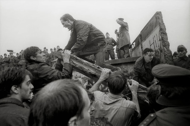 9 Νοεμβρίου 1989 - Η πτώση του τείχους στο Βερολίνο και το «λάθος» που άλλαξε την ιστορία! (φωτό - βίντεο) - Φωτογραφία 4