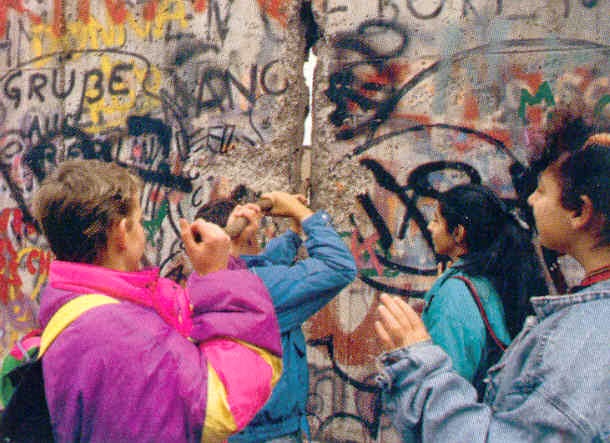 9 Νοεμβρίου 1989 - Η πτώση του τείχους στο Βερολίνο και το «λάθος» που άλλαξε την ιστορία! (φωτό - βίντεο) - Φωτογραφία 5