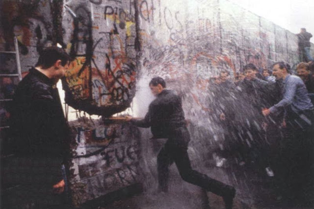 9 Νοεμβρίου 1989 - Η πτώση του τείχους στο Βερολίνο και το «λάθος» που άλλαξε την ιστορία! (φωτό - βίντεο) - Φωτογραφία 7