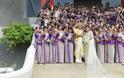 Δεν ήταν γάμος, ήταν διαδήλωση- Παντρεύτηκαν με 126 παράνυφους και 25 κουμπάρους [εικόνες] - Φωτογραφία 5