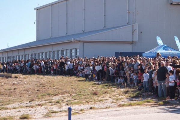 Ζήλεψε μέχρι και ο Ψηλορείτης ...Χόρεψε Πεντοζάλη στη Σούδα το ''ΖΕΥΣ'' (video) - Φωτογραφία 2