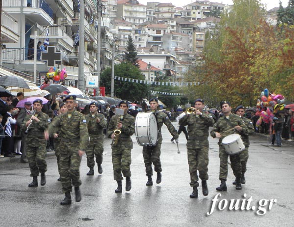 Η παρέλαση του στρατού στην Καστοριά για την απελευθέρωση της πόλης (φωτογραφίες – βίντεο) - Φωτογραφία 2