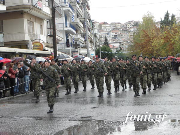 Η παρέλαση του στρατού στην Καστοριά για την απελευθέρωση της πόλης (φωτογραφίες – βίντεο) - Φωτογραφία 5