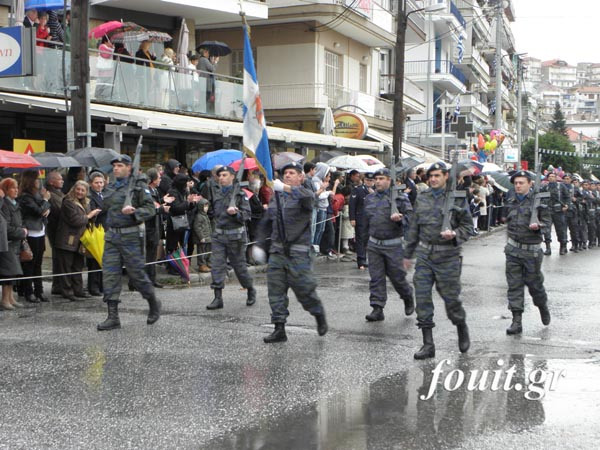 Η παρέλαση του στρατού στην Καστοριά για την απελευθέρωση της πόλης (φωτογραφίες – βίντεο) - Φωτογραφία 6