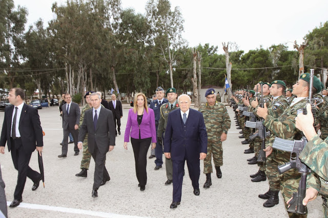 Επίσκεψη Προέδρου της Δημοκρατίας Καρόλου Παπούλια στη 2η Μοίρα Αλεξιπτωτιστών και στη Σχολή Αλεξιπτωτιστών - Φωτογραφία 2