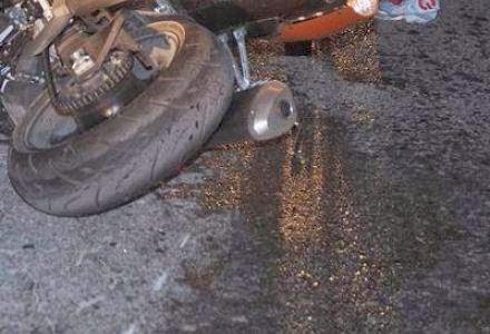 Πάτρα: Εκτροπή δικύκλου  στο Μιντιλόγλι - Ελαφρά τραυματίας ο οδηγός - Φωτογραφία 1