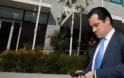 To απίστευτο αξεσουάρ για iphone με το οποίο κυκλοφορεί ο Άδωνις Γεωργιάδης