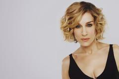 ΣΟΚ! ΔΕΙΤΕ την Sarah Jessica Parker… εντελώς ΑΒΑΦΗ πάνω στο σανίδι!
