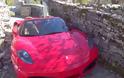 Απίστευτο βίντεο: Οδηγώντας μια Ferrari σε σοκάκια στα Ζαγoροχώρια!