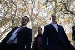 Όταν ο Γιώργος Παπανδρέου φύτεψε το δέντρο μαζί με τη γλάστρα...