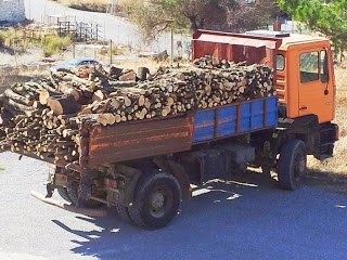 Κρήτη: Λαθρουλοτόμοι πρόλαβαν να κόψουν 7 τόνους ξύλα πριν συλληφθούν - Φωτογραφία 1