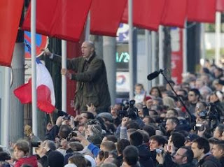 ΓΑΛΛΙΑ: Συνέλαβαν 70 άτομα επειδή γιούχαραν τον Ολάντ! - Φωτογραφία 2