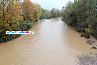 Oι πρώτες καταστροφές από τις πρώτες ισχυρές βροχοπτώσεις στα Τρίκαλα [video] - Φωτογραφία 2