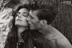 H 47χρονη Cindy Crawford φωτογραφίζεται topless